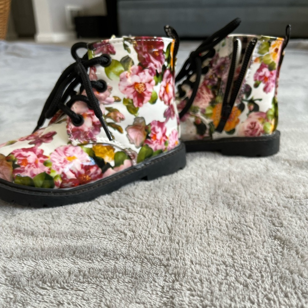 Girls boots